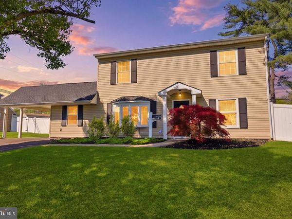 2 PUMPKIN HILL ROAD, LEVITTOWN, PA 19056