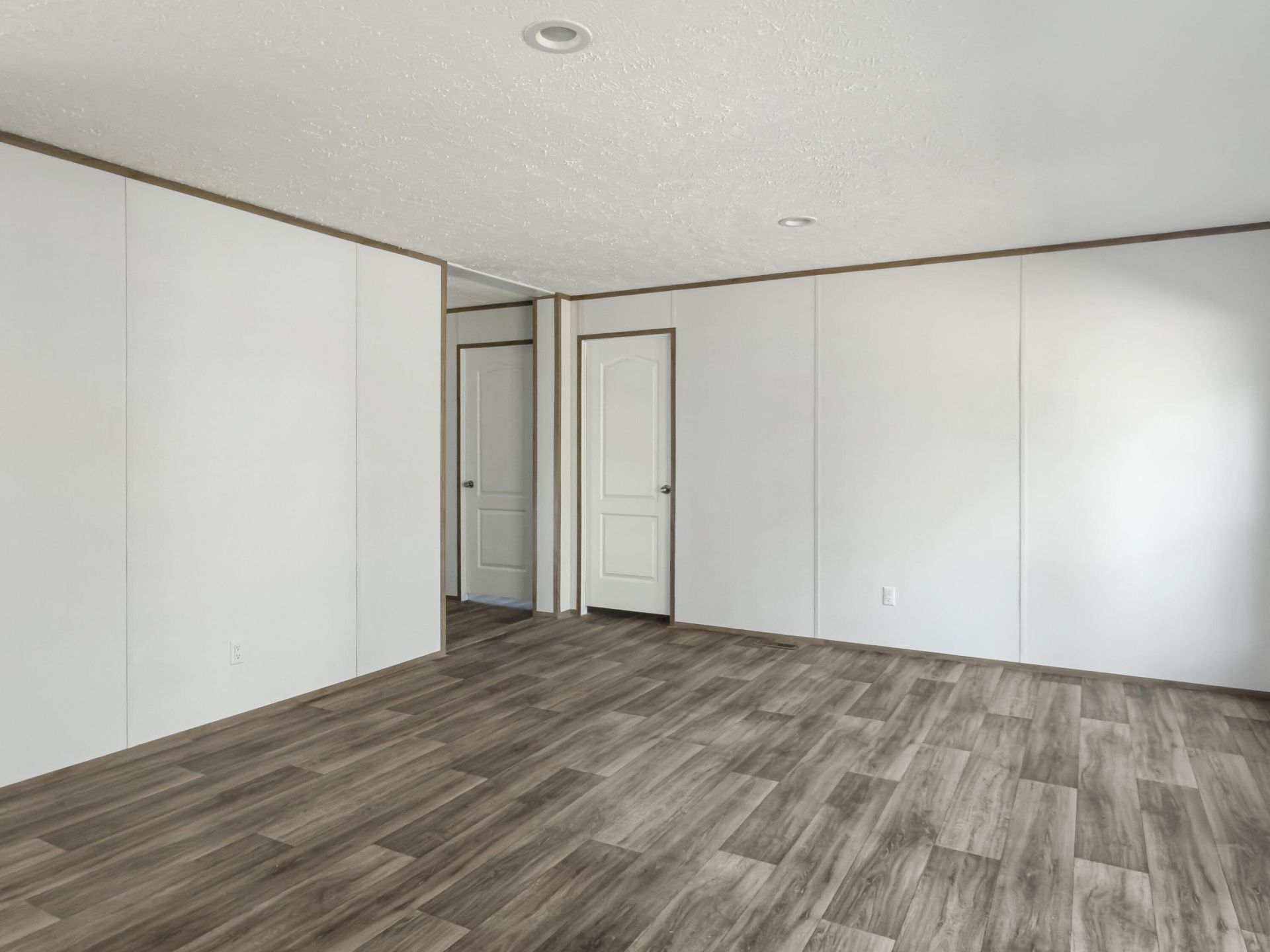 270 Saturn Lane Photo 17