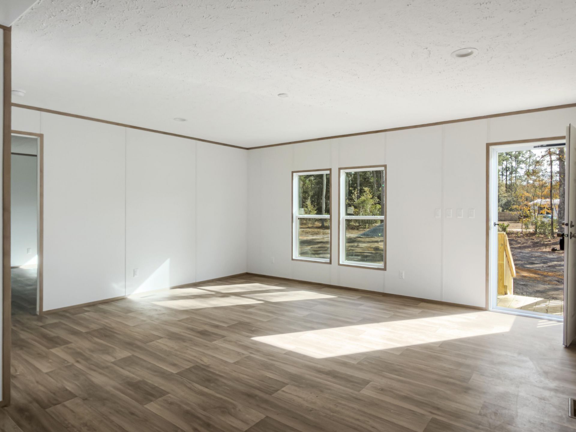 270 Saturn Lane Photo 9