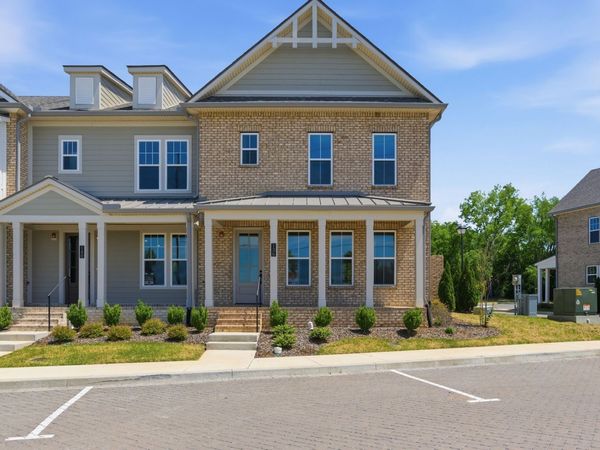 136 Nearwater Place, Hendersonville, TN 37075