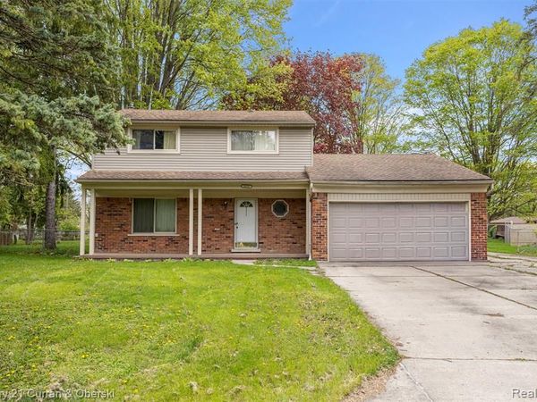 8834 Dublin Way, Sterling Heights, MI 48314