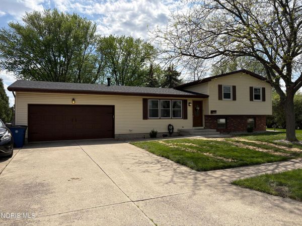 1443 Rosewood Drive , Bowling Green, OH 43402