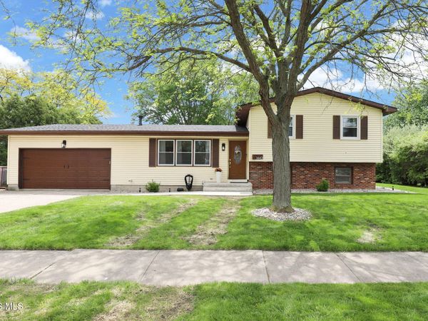 1443 Rosewood Drive, Bowling Green, OH 43402