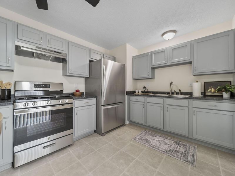2481 Queenswood Drive, Columbus, OH 43219 Photo 7
