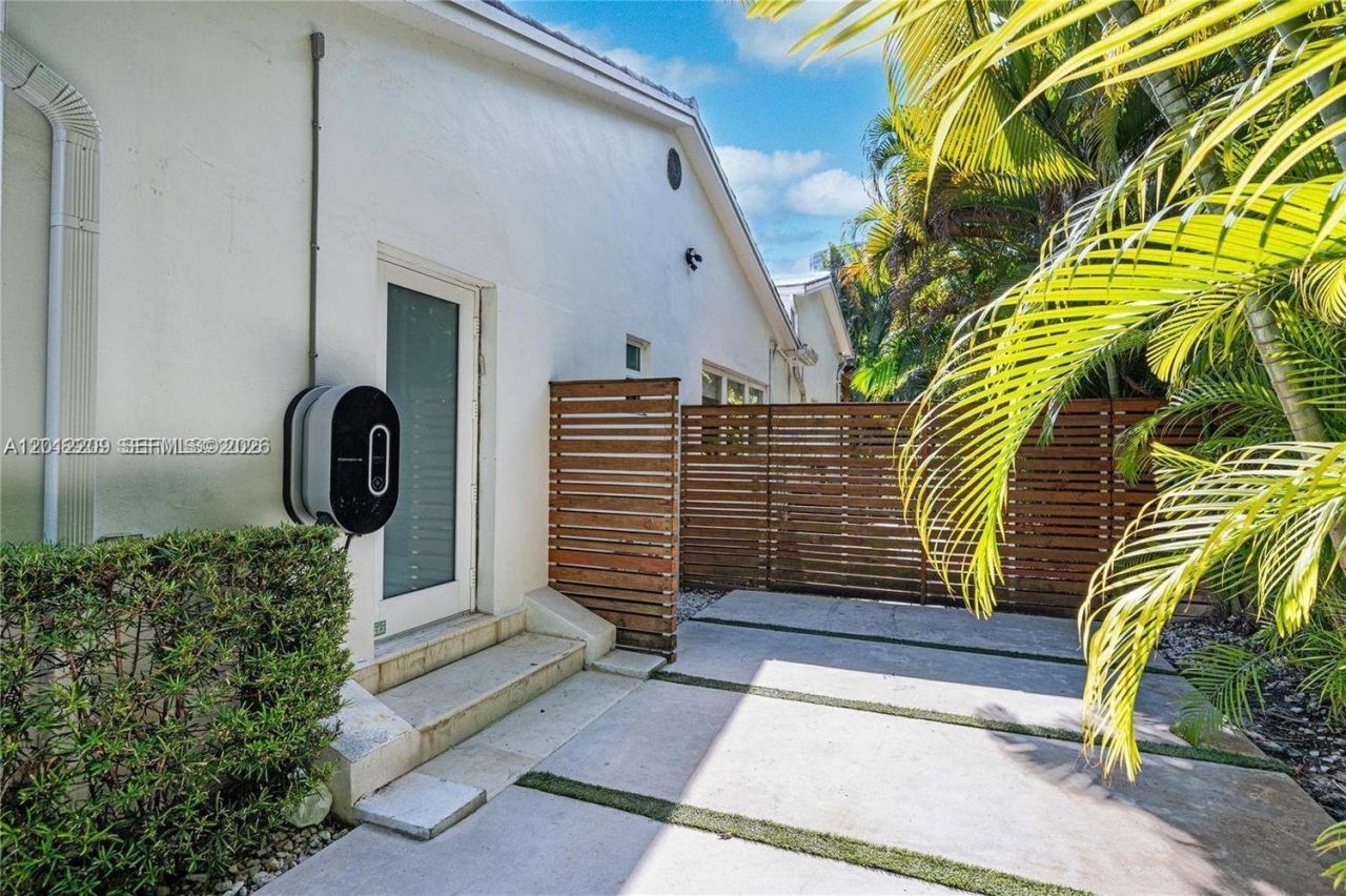 530 Sabal Palm Rd , Miami, FL 33137 Photo