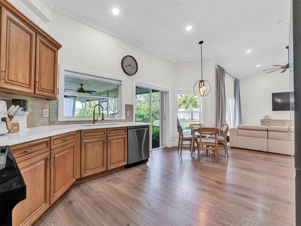 4133 NW 81st Ter, Coral Springs, FL 33065