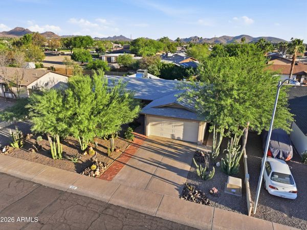 801 W MICHELLE Drive, Phoenix, AZ 85023