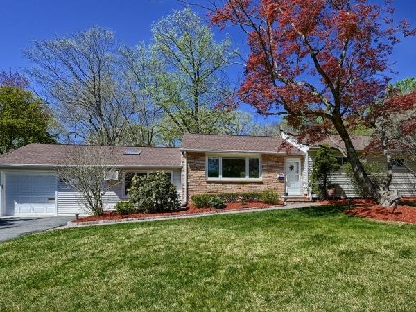 227 Emily Dr, Park Ridge, NJ 07656
