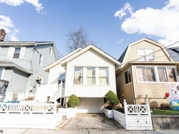 78 Beech St, Belleville, NJ 07109
