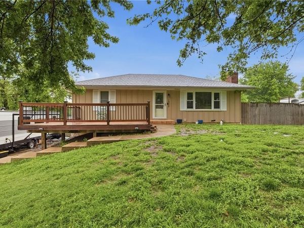 1922 N Redwood Drive, Independence, MO 64058