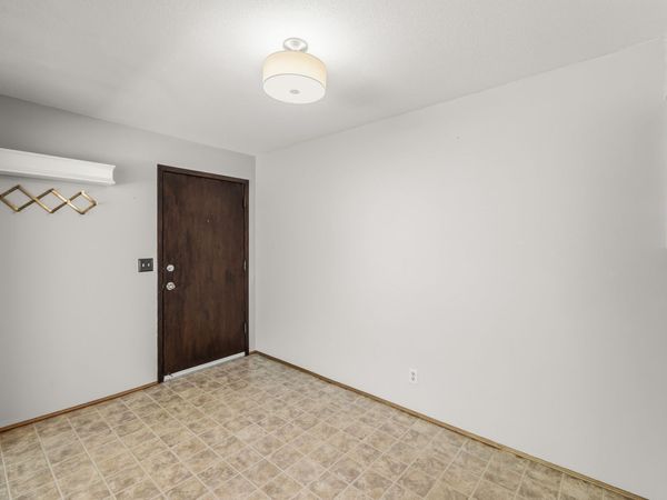 9523 University Avenue, Unit 11, Clive, IA 50325