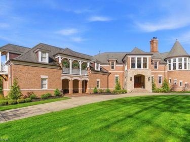 352 Bingham Court, Bratenahl, OH 44108