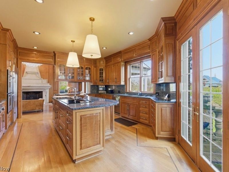 352 Bingham Court, Bratenahl, OH 44108 Photo 9