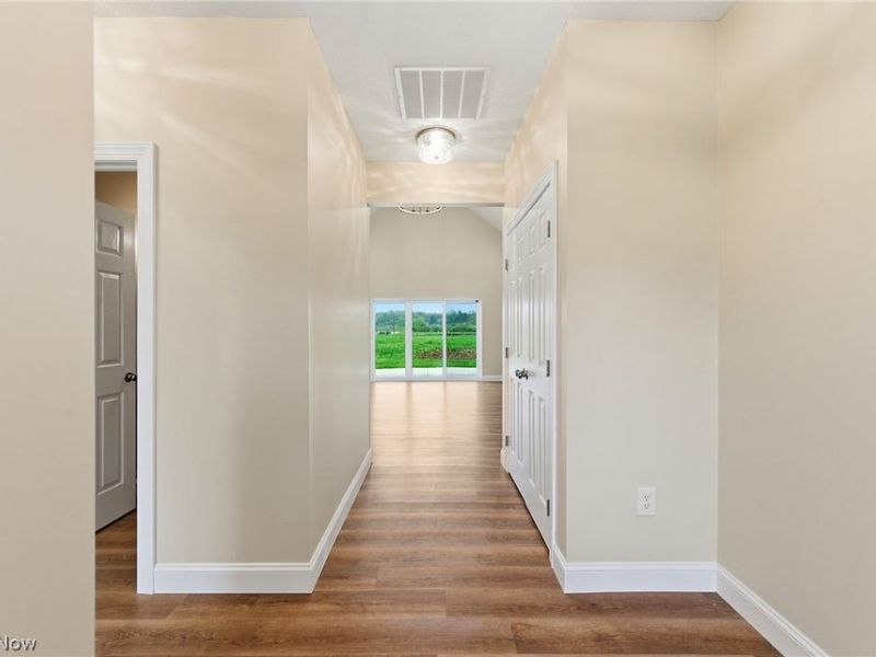649 Southbay Drive, Wadsworth, OH 44281 Photo 5