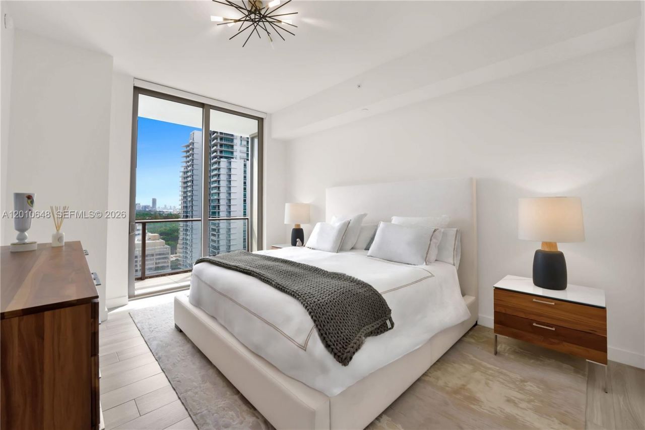 2678 Tigertail Ave, Unit 1404, Miami, FL 33133 Photo