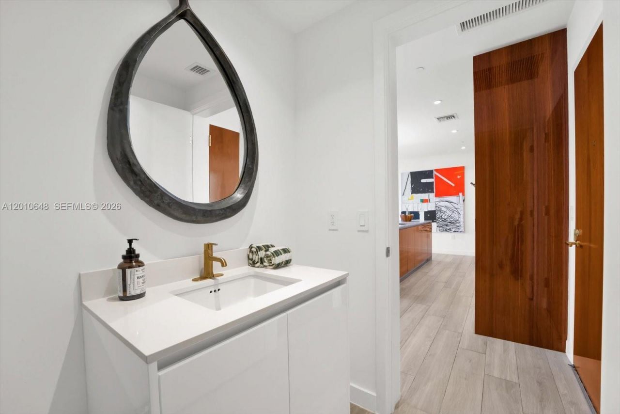 2678 Tigertail Ave, Unit 1404, Miami, FL 33133 Photo