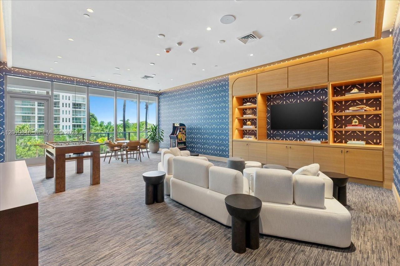 2678 Tigertail Ave, Unit 1404, Miami, FL 33133 Photo