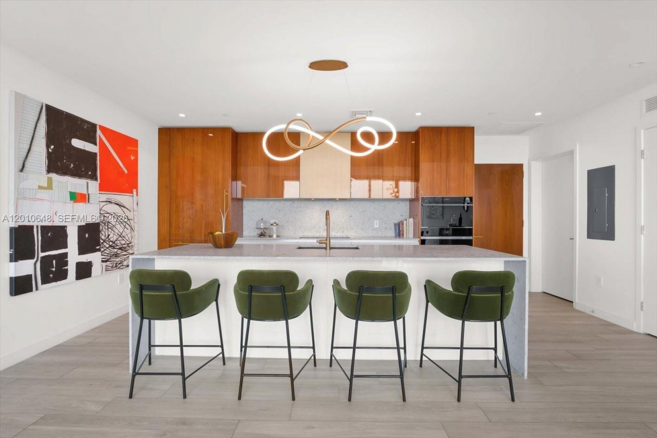 2678 Tigertail Ave, Unit 1404, Miami, FL 33133 Photo