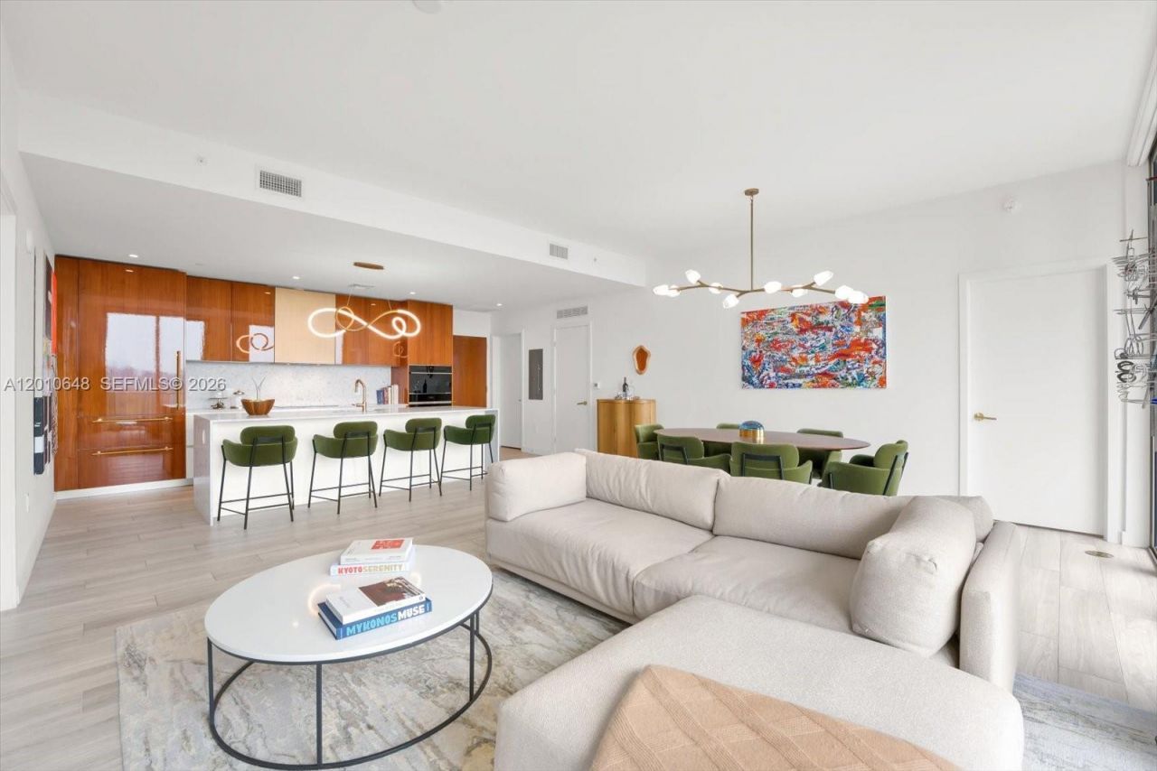 2678 Tigertail Ave, Unit 1404, Miami, FL 33133 Photo