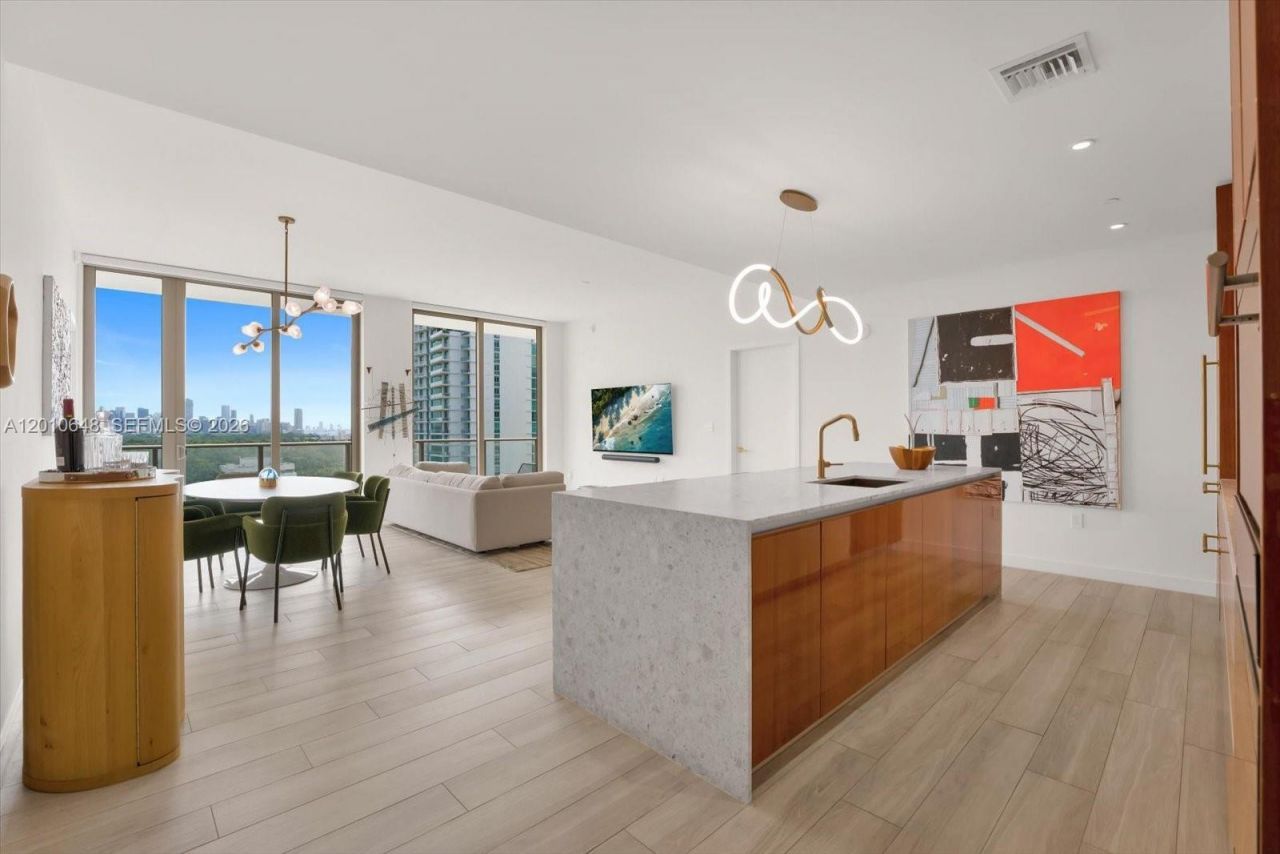 2678 Tigertail Ave, Unit 1404, Miami, FL 33133 Photo