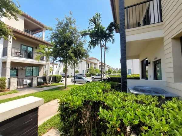 4906 NW 83rd Path , Doral, FL 33166