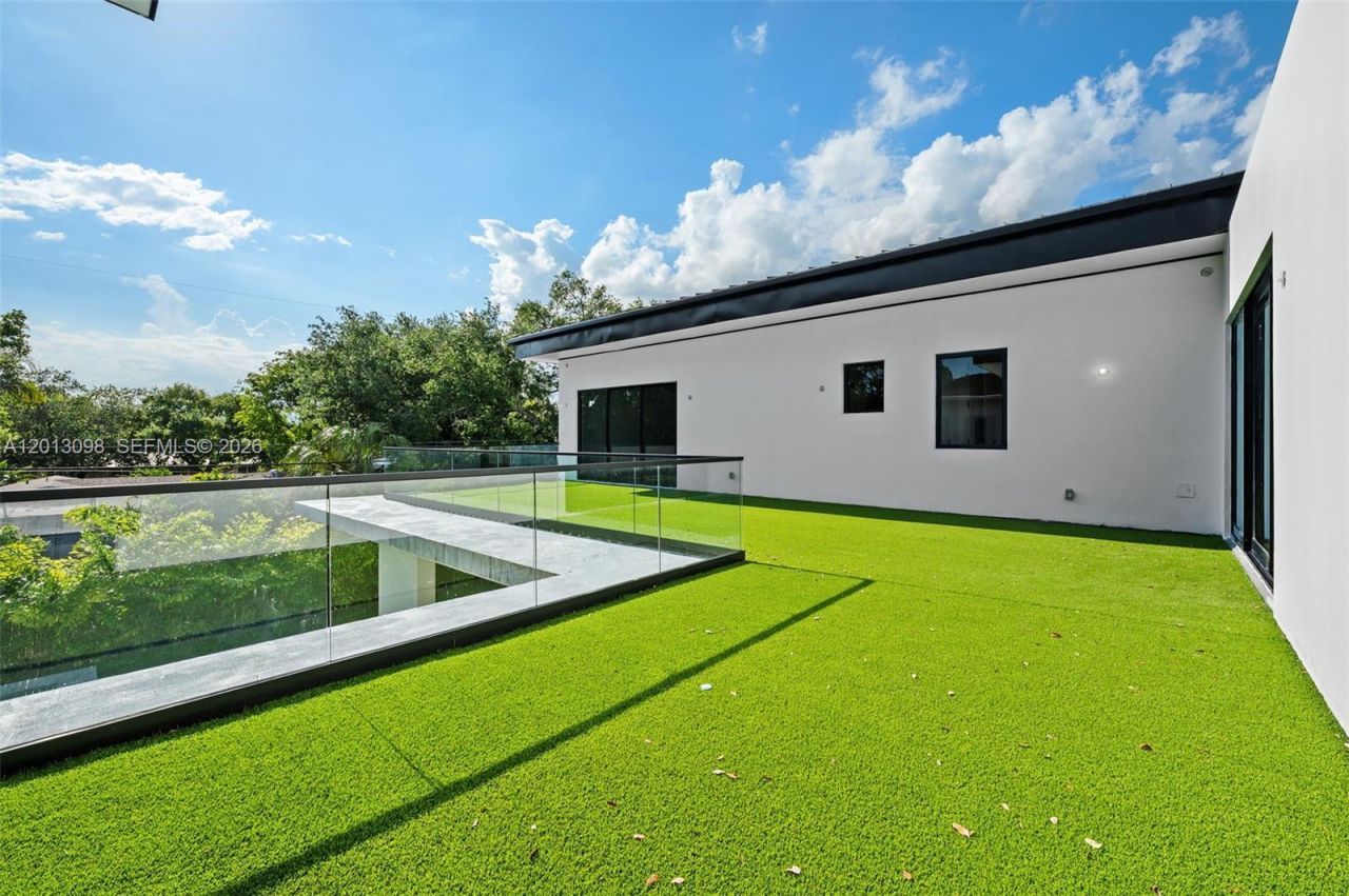 7740 SW 52nd Ave , Miami, FL 33143 Photo