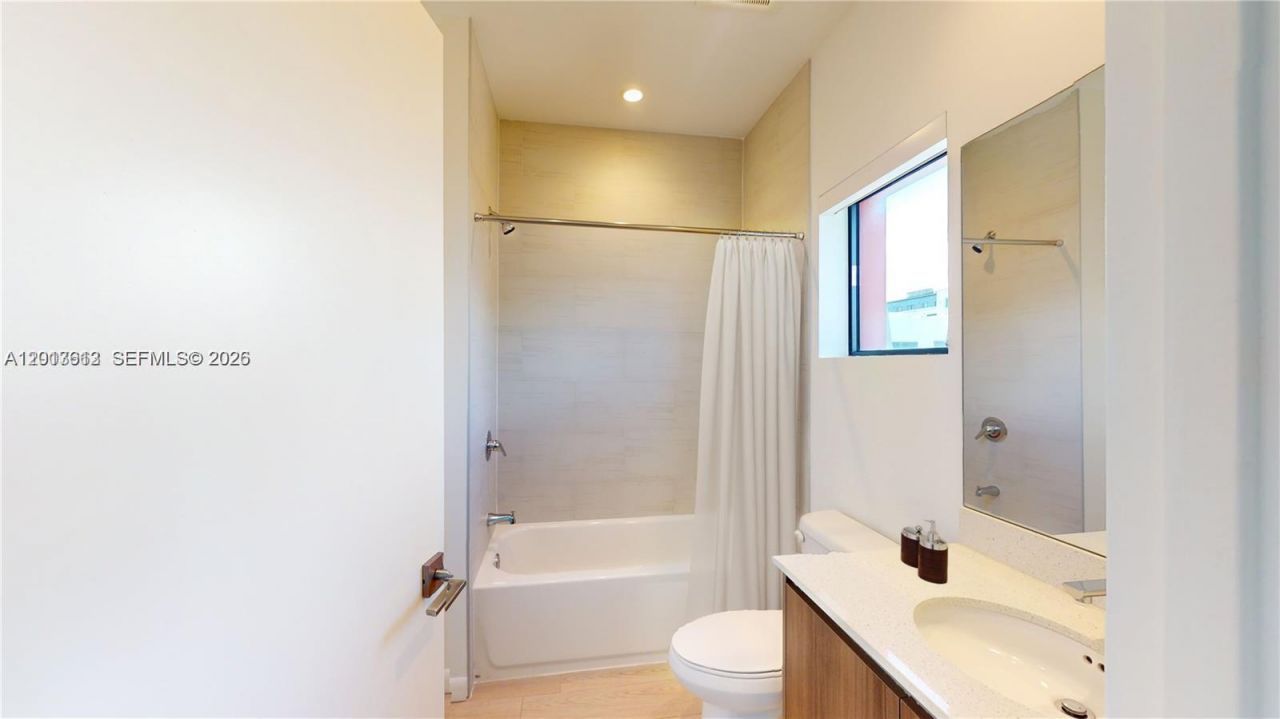 113 NE 6th St , Unit 1101, Fort Lauderdale, FL 33304 Photo