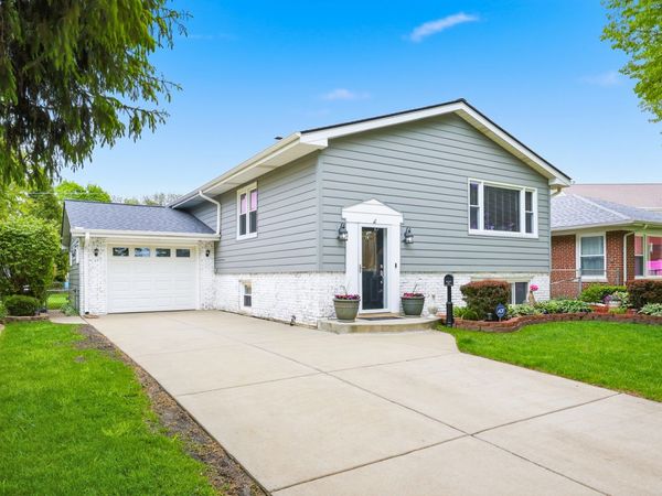 639 N Kaspar Avenue , Arlington Heights, IL 60004
