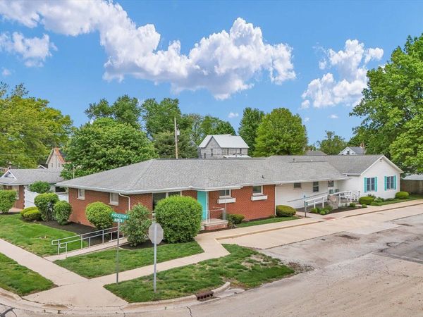 114 W Houghton Street , Tuscola, IL 61953