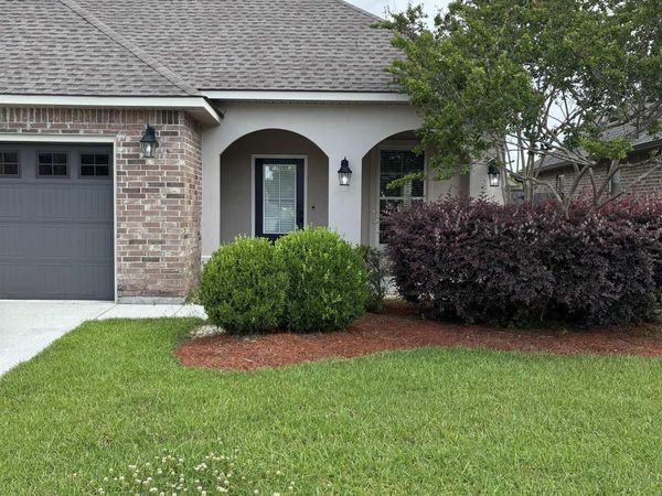 37252 Market Place Dr, Prairieville, LA 70769