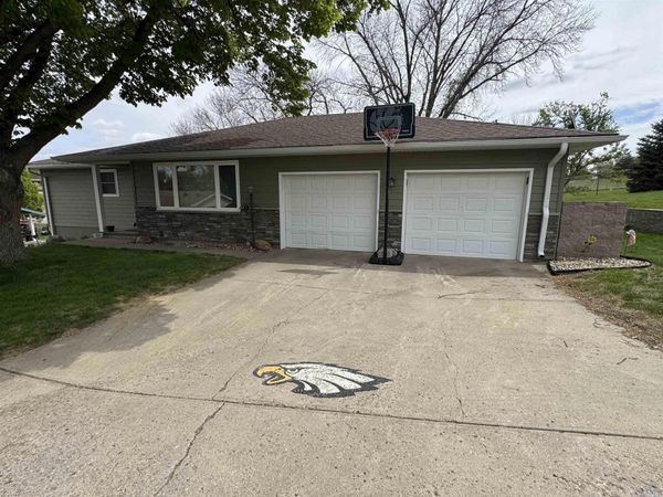94 Walnut st, Lawton, IA 51030