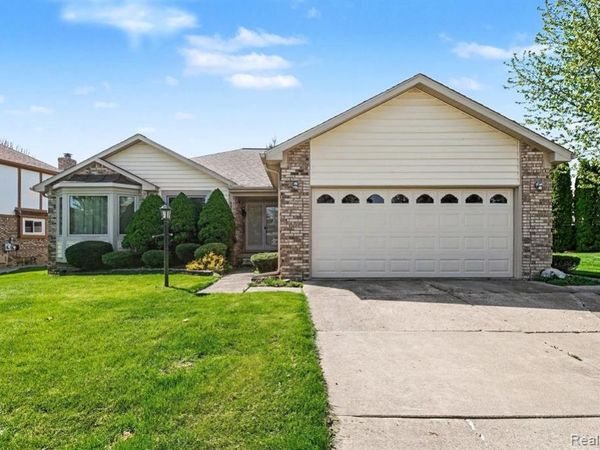 421 Drexelgate Parkway , Rochester Hills, MI 48307