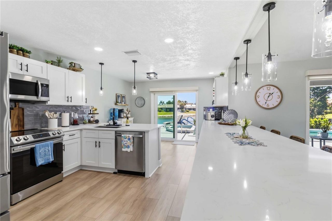 8712 53rd Avenue W, Bradenton, FL 34210 Photo