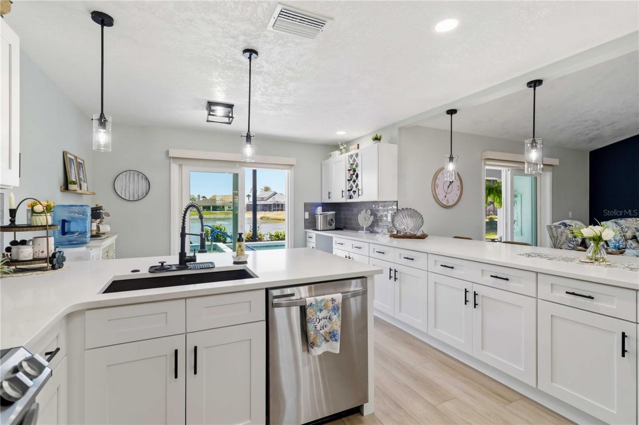 8712 53rd Avenue W, Bradenton, FL 34210 Photo