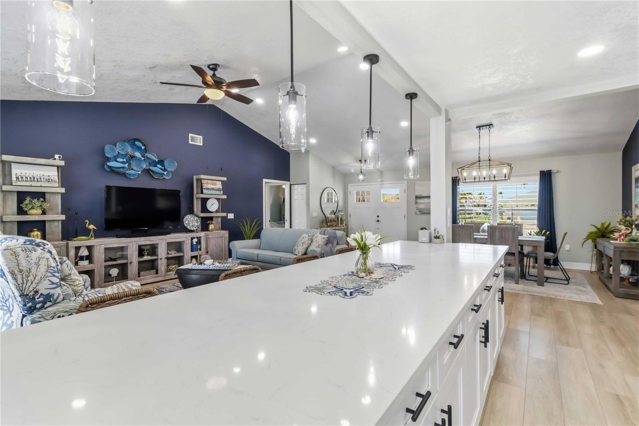 8712 53rd Avenue W, Bradenton, FL 34210 Photo