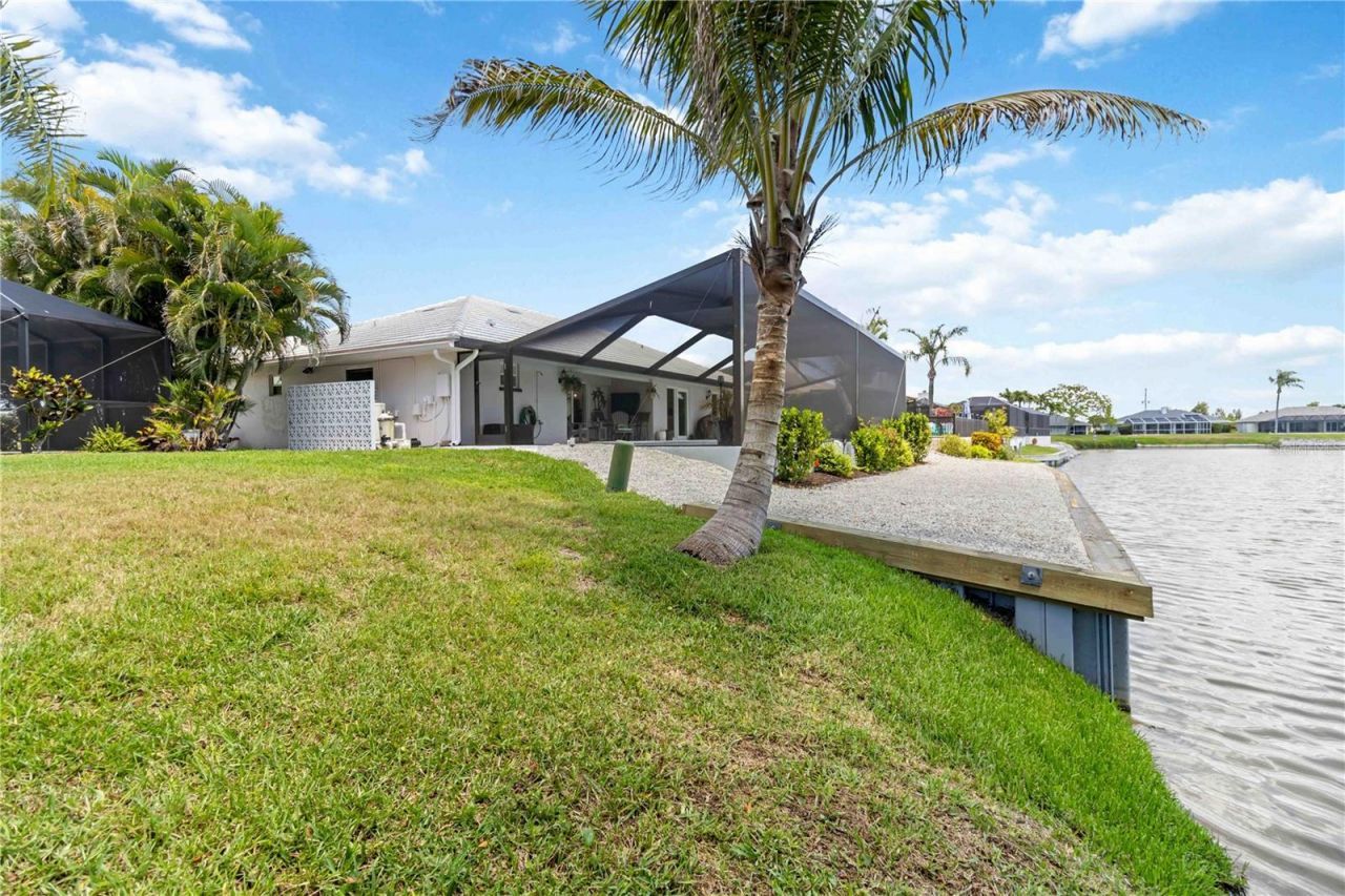 8712 53rd Avenue W, Bradenton, FL 34210 Photo