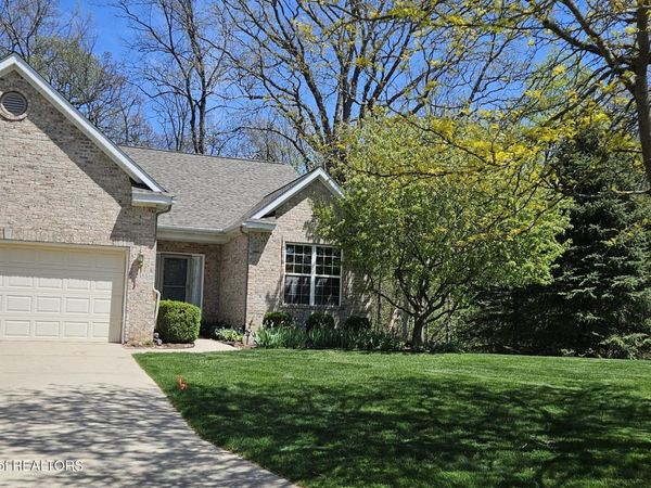 2353 Sapphire Lane, East Lansing, MI 48823