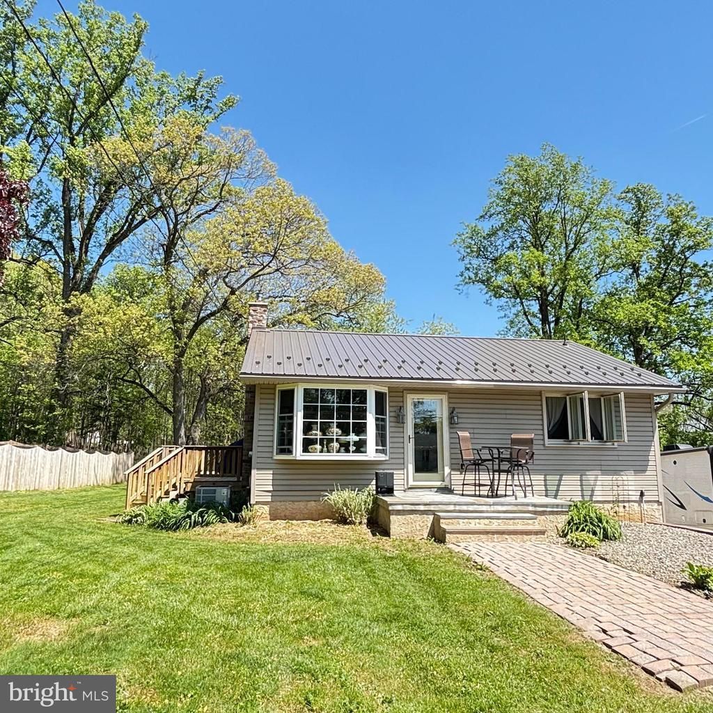215 N LIMESTONE ROAD, PARKESBURG, PA 19365