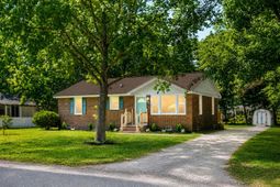 210 Laurel Avenue photo 4