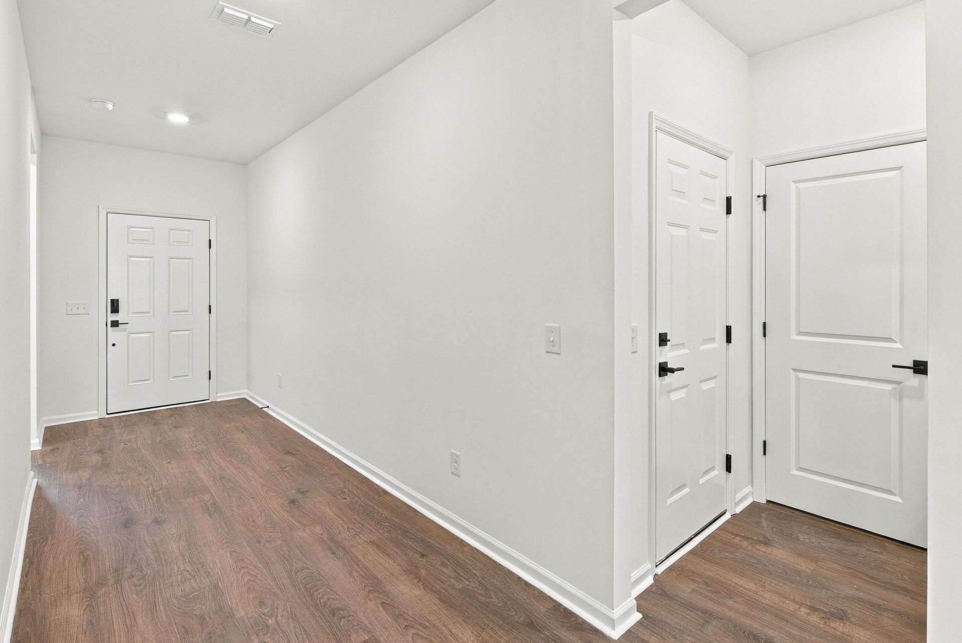 440 White Magnolia Street Photo 3