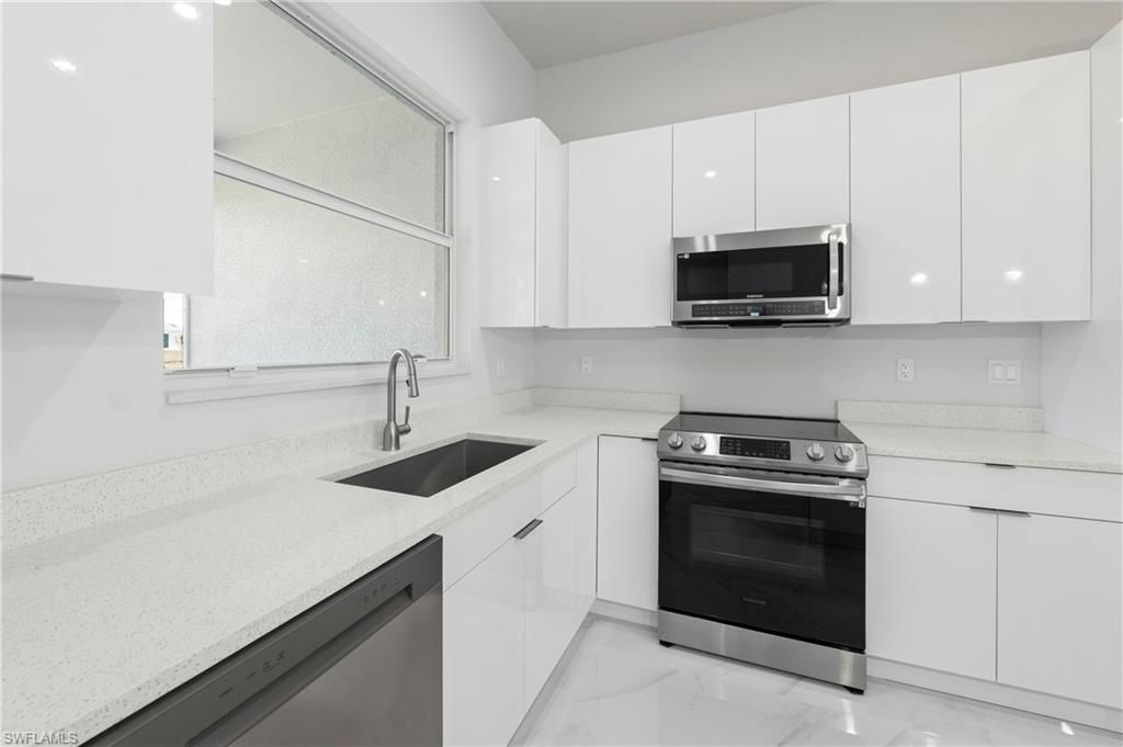 121 NE 8th Ter , Cape Coral, FL 33909 Photo