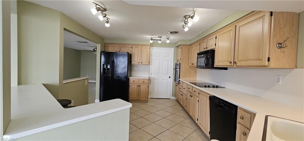 1802 Lakeview Blvd, North Fort Myers, FL 33903 Photo