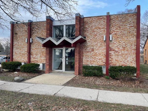 5645 N Green Bay Ave, Glendale, WI 53209