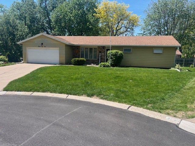 4110 Keeneland Court, Bettendorf, IA 52722 Main Photo