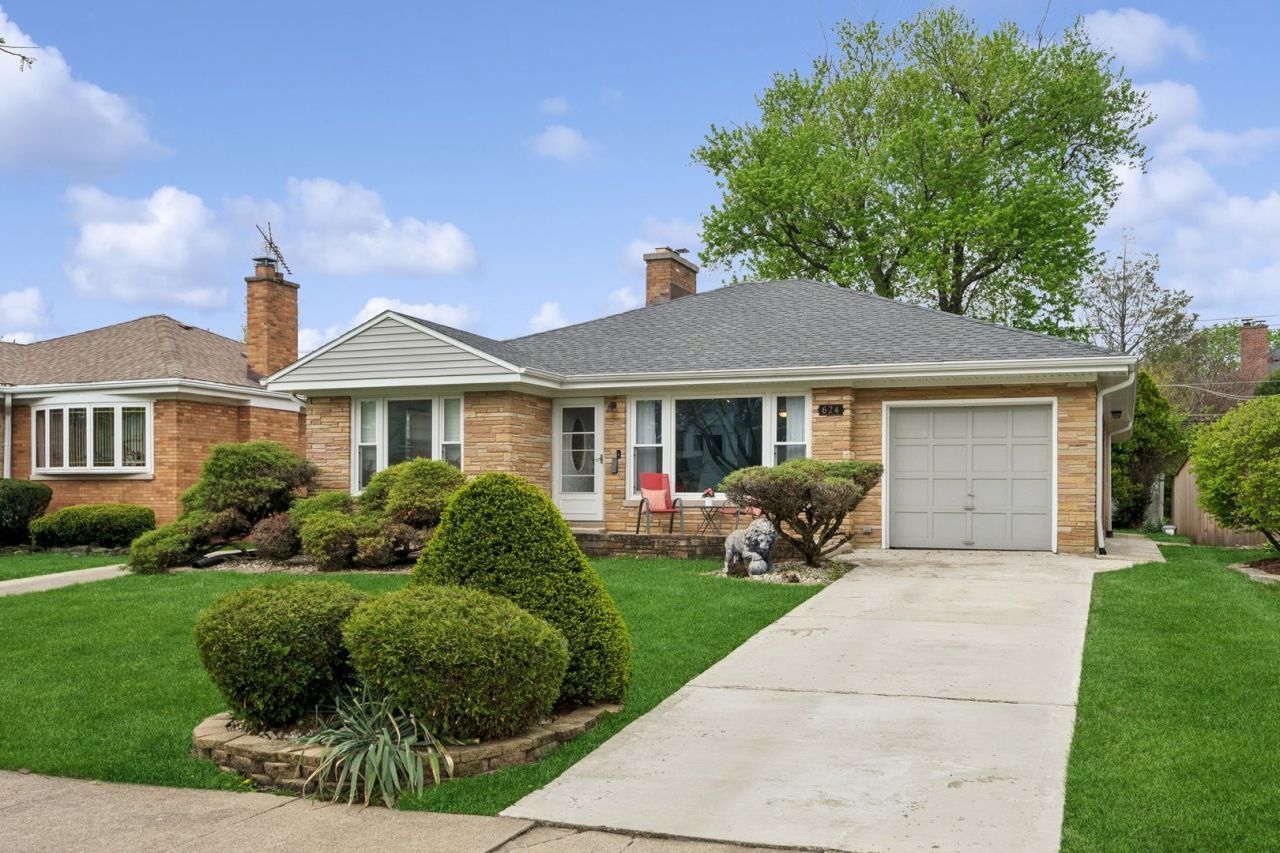 624 S Madison Avenue, La Grange, IL 60525 Main Photo