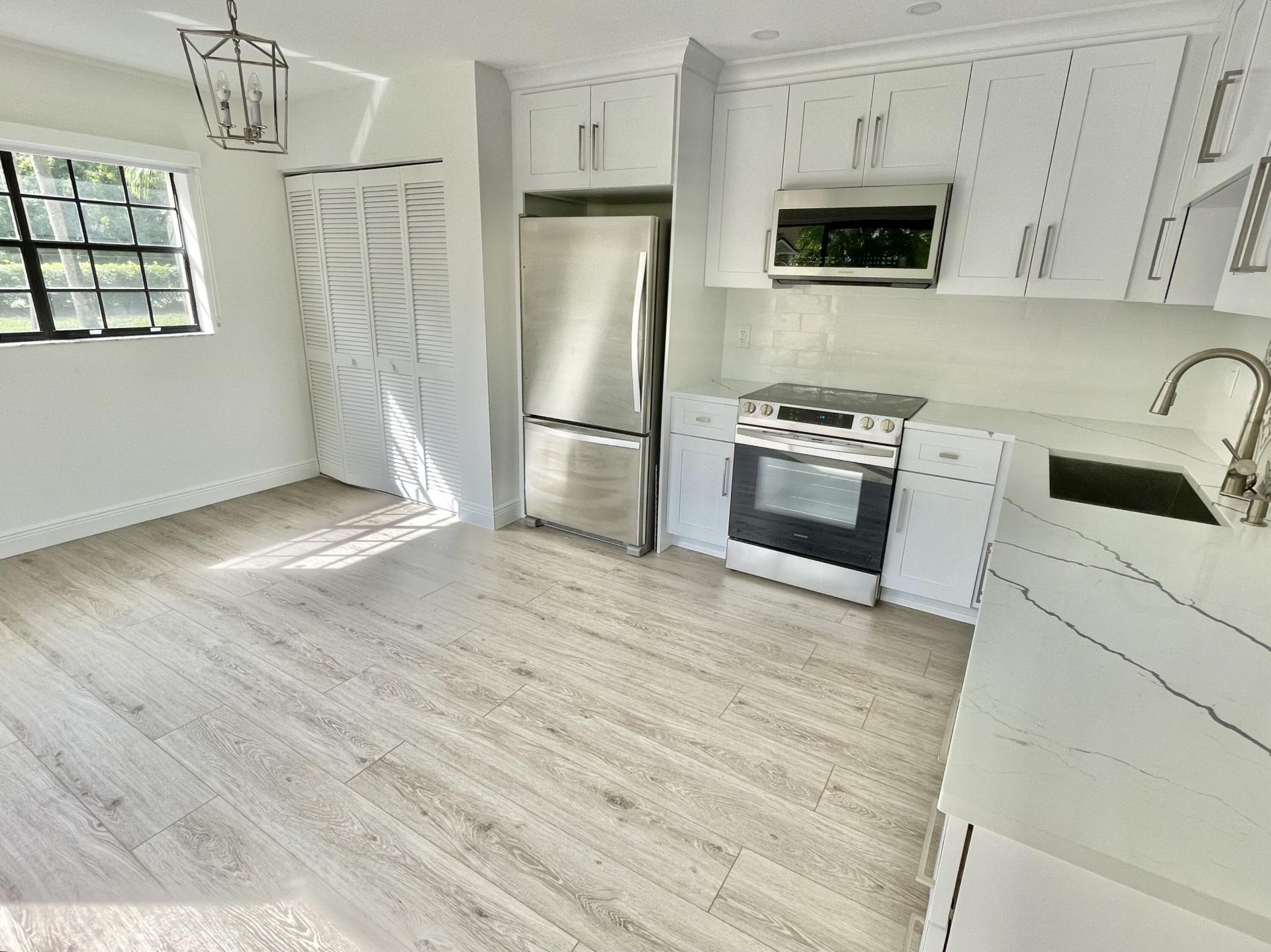 359 Prestwick Circle, Unit 2, Palm Beach Gardens, FL 33418 Photo