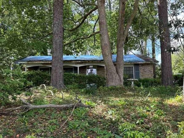 521 Holiday Avenue, Chickasaw, AL 36611