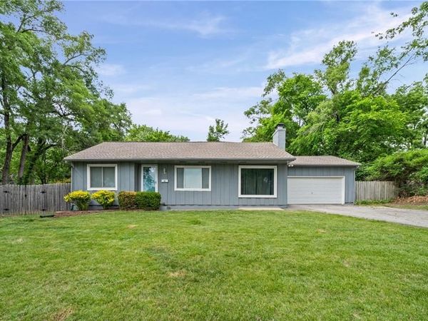 200 W 98 Street, Kansas City, MO 64114