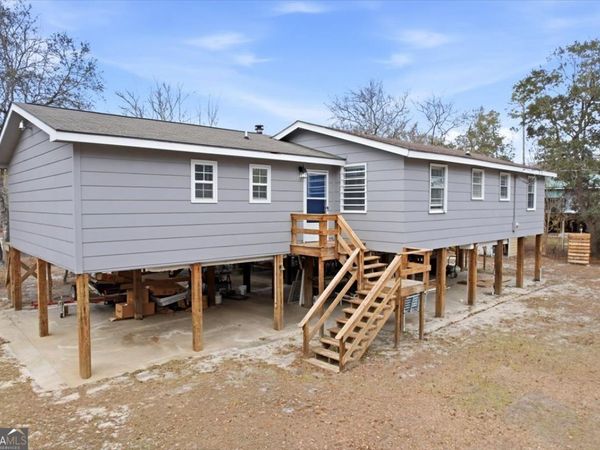 1362 Warners Landing, Hortense, GA 31543