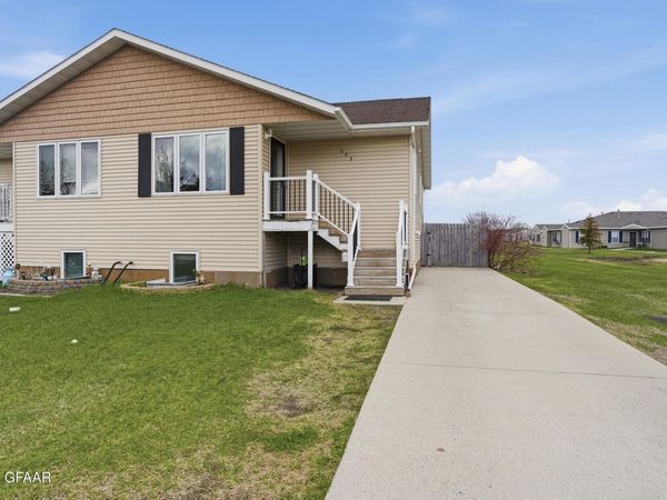 993 N 53RD Street , Grand Forks, ND 58203